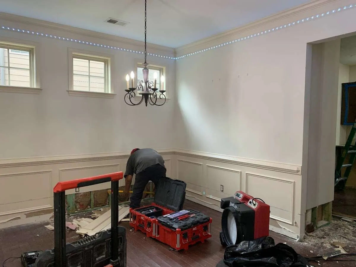 Restoration technician with professional equipment in San Juan